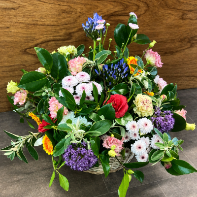 Simply the one - Basket of fresh flowers in mixed shades